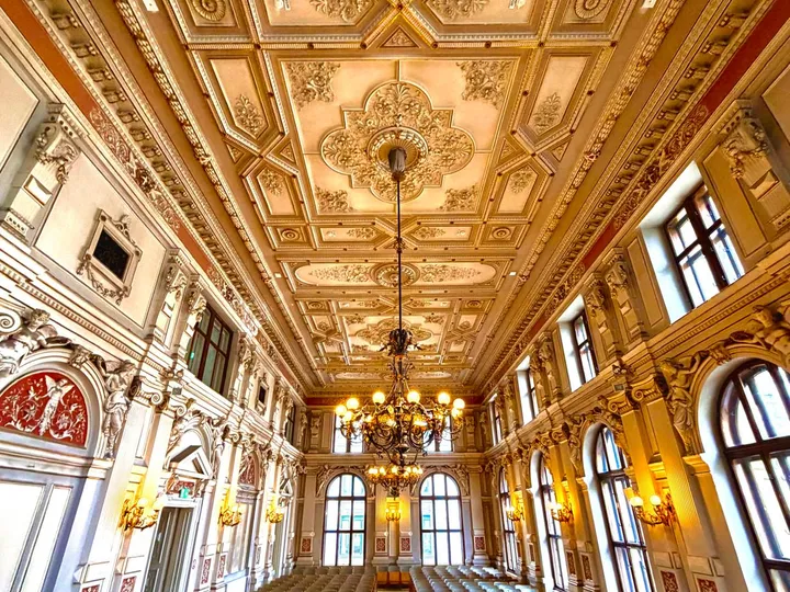 The Borromäus Hall with its gilded coffered ceiling