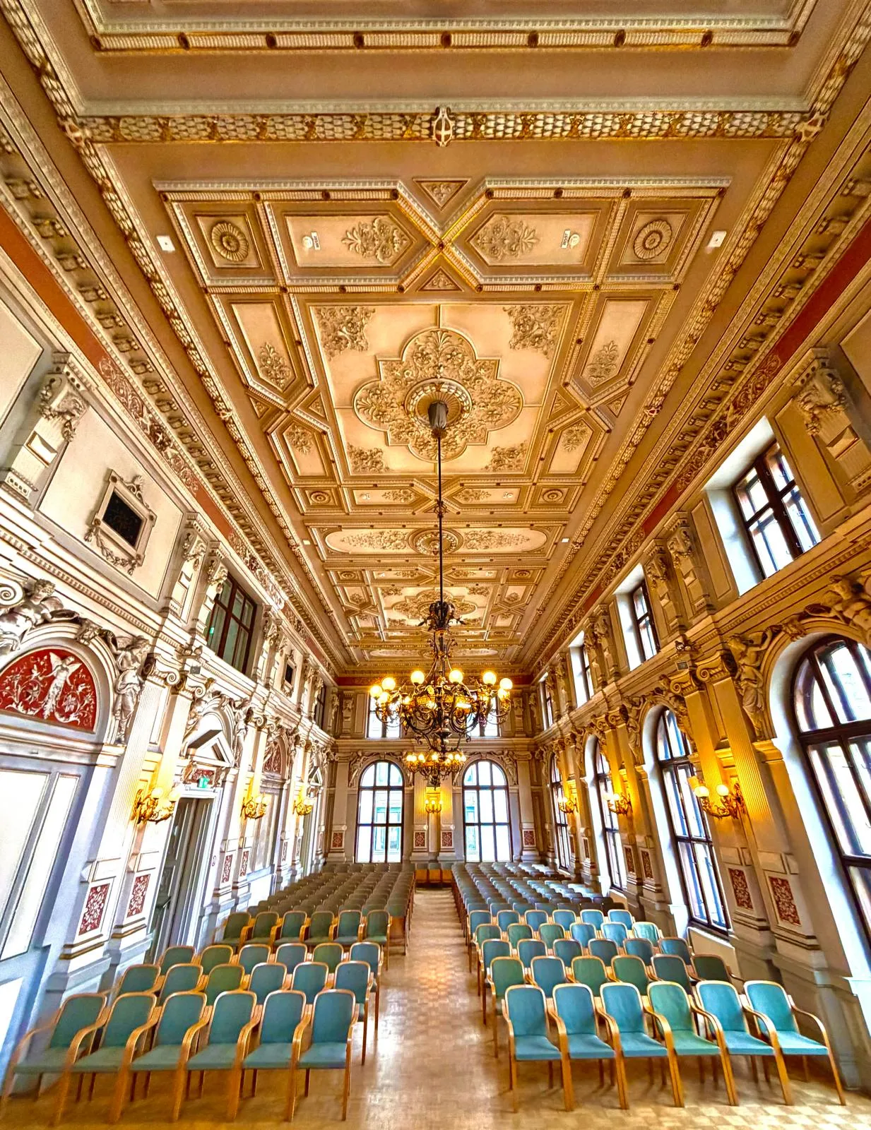 The Borromäus Hall with its gilded coffered ceiling